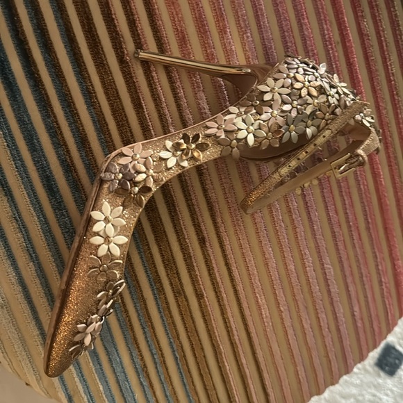 Jimmy Choo NWOT Lorelei Limited Edition Gold-Leather Flowers-Swarovski D’Orsay - Picture 13 of 14
